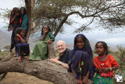 Zoom: Rüdiger Nehberg kämpft für die Unversehrtheit der Mädchen in Afrikas